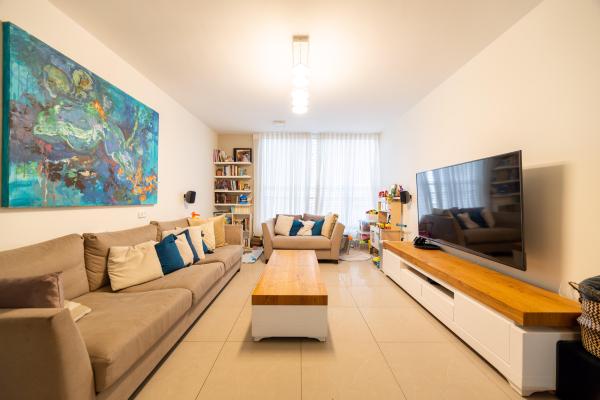 כץ מיכל לייב 68, כפר גנים ב