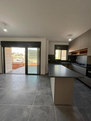 האתרוג 28, הדרים