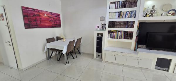 היבנר 14, כפר גנים א