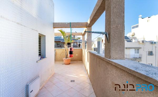 חבקוק 5, השומר