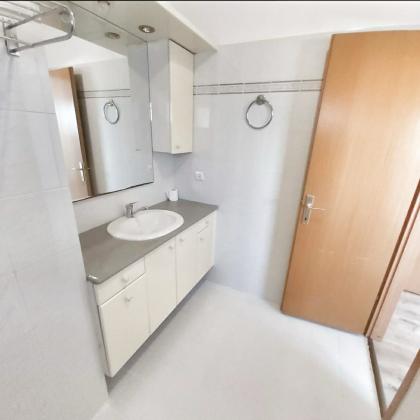 צמרות 6, הרצליה הצעירה