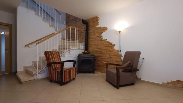 הברוש 2, עופרים