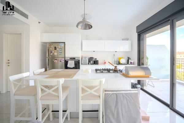 מעפילי אגוז 58, נוה חן