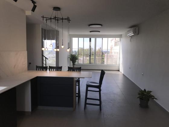 סוקולוב 82, אלון