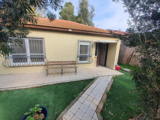 פקועה 12, נווה נוי