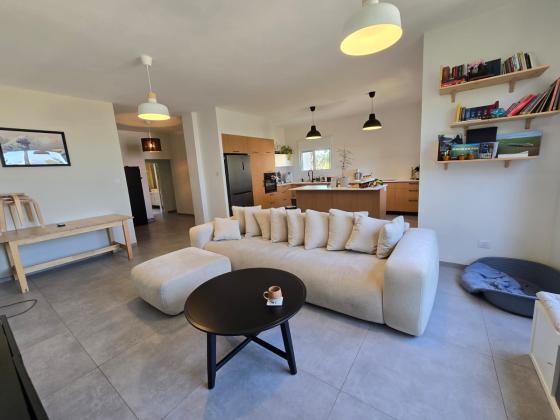 אלברט אינשטיין 49, גבעת דאונס