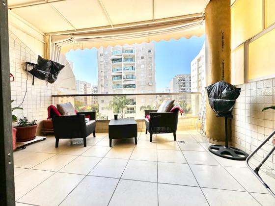 הצופים, נעורים