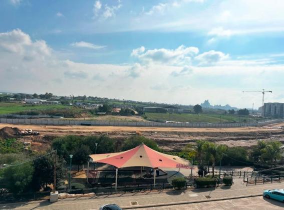 דקר 11, גני יער