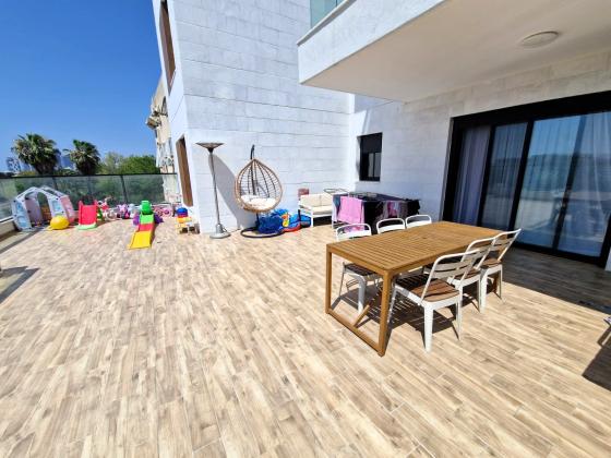 מנחם ארבר 13, נווה עופר