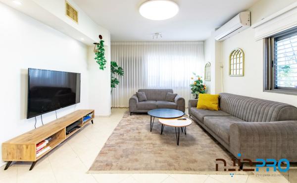 חבקוק 5, השומר