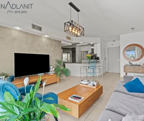 מגדל המנורה, אבני חן (קייזר)