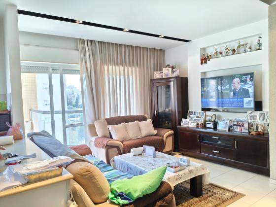 הצופים 1, נעורים