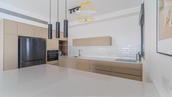 בשכונת עיר היין