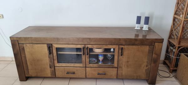 שולחן ומזנון ביתלי במצב שמור מאוד