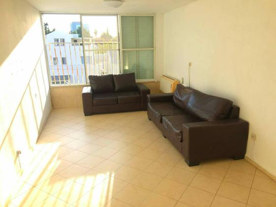 יצחק שדה 12, יצחק שדה