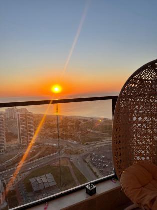 הקוממיות 14, רובע העסקים