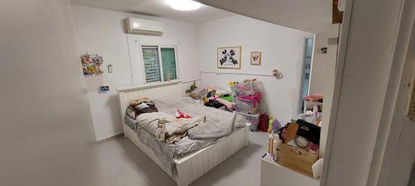 בושם 9, לבנה וידידיה