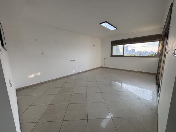 מנחם בגין 10, ג'סי כהן