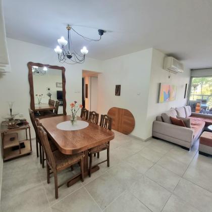 סמטת אביבים 6, שיכון מזרחי