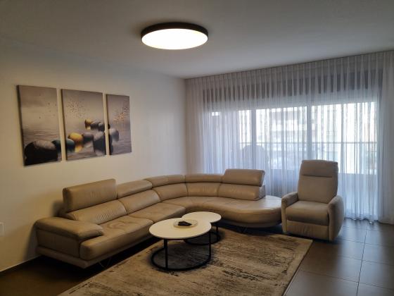 יטקובסקי 32, כפר גנים ג