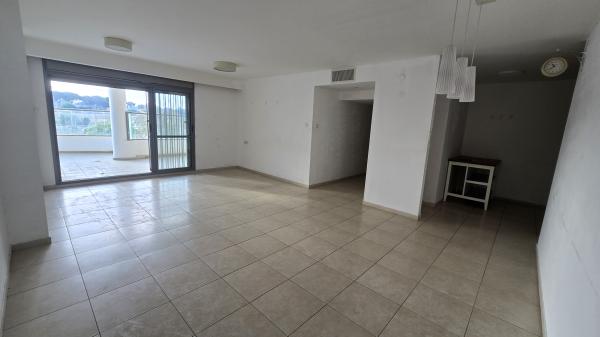 האמהות 22, סביוני נצר סירני