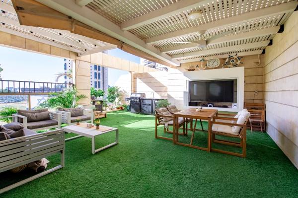 דובדבן 12, פסגת אונו