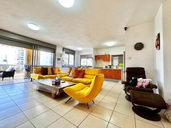 הצופים, נעורים