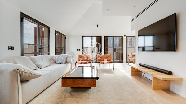 בשכונת נווה צדק