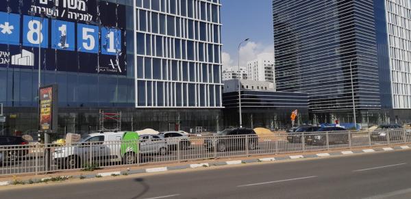 בשכונת רמב"ם