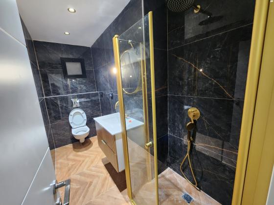 יל"ג 12, הדר הכרמל