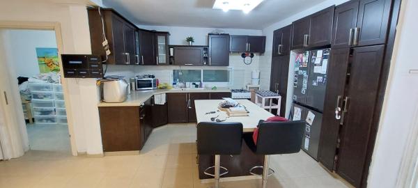 בושם 9, לבנה וידידיה