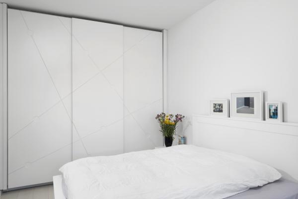 אף על פי כן 43, מול היקב