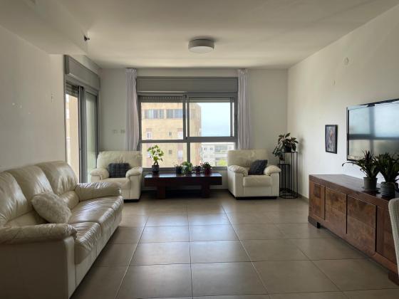 רוגוזין 27, רובע ד