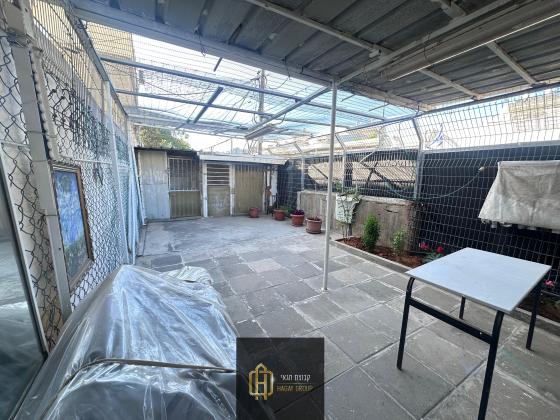 אחרון 2, קרית שלום