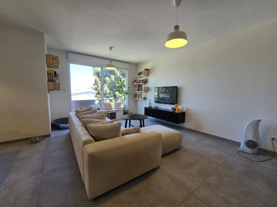 אלברט אינשטיין 49, גבעת דאונס