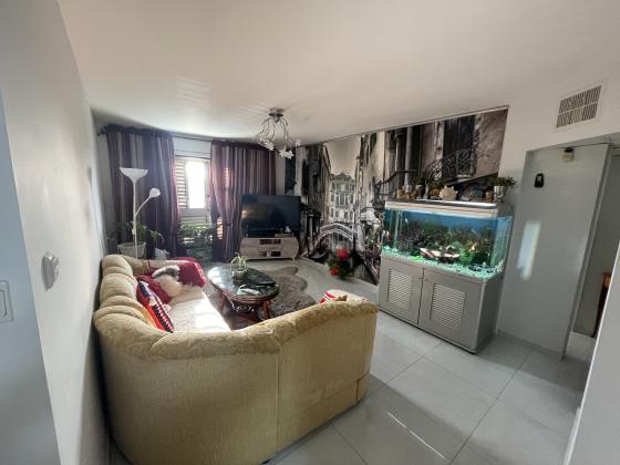 משה יוליש 6, נווה אלונים