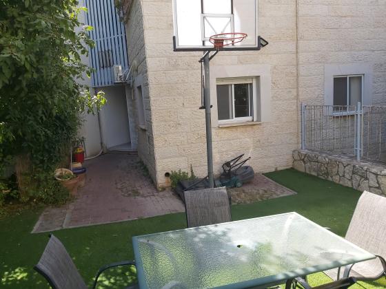 תלתן 29, הפרחים (מירומי)