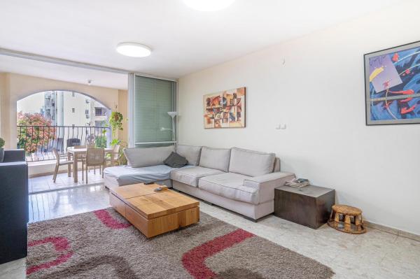 אסף הרופא 3, הדר