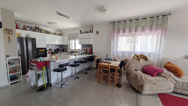 עצמאות 28, מרכז העיר