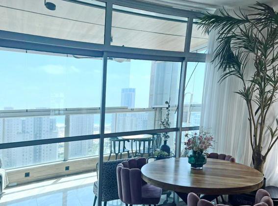 בני ברמן 7, עיר ימים