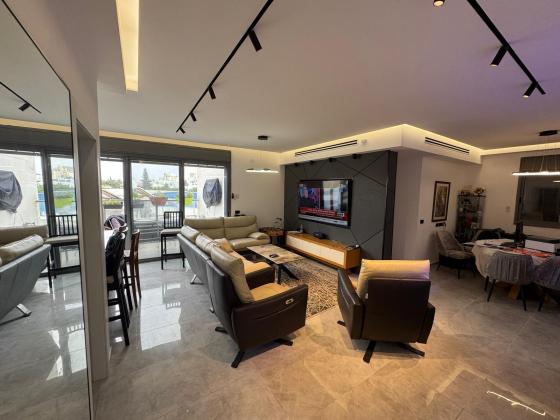 העצמאות 6, מרכז