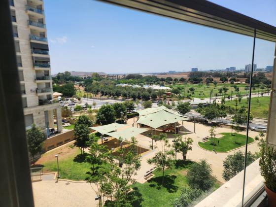 שתולים 61, עזרא והארגזים