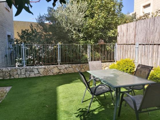 תלתן 29, הפרחים (מירומי)