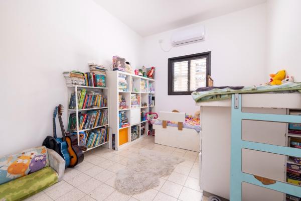 צנחנים 14, מרכז העיר