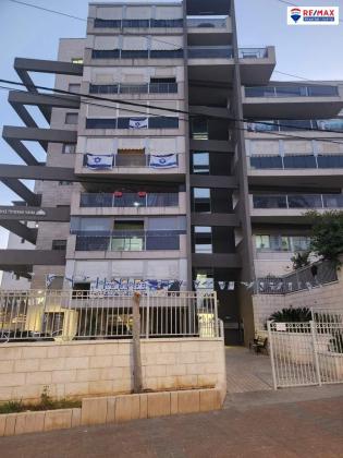 שדרות לכיש 43, הפרחים