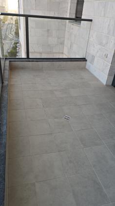 זבוטנסקי 8, מרכז העיר