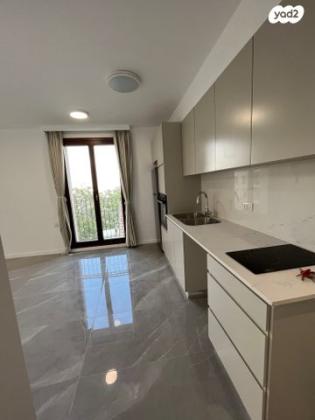 מאיר שחם 5, מרכז העיר