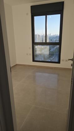 זבוטנסקי 8, מרכז העיר