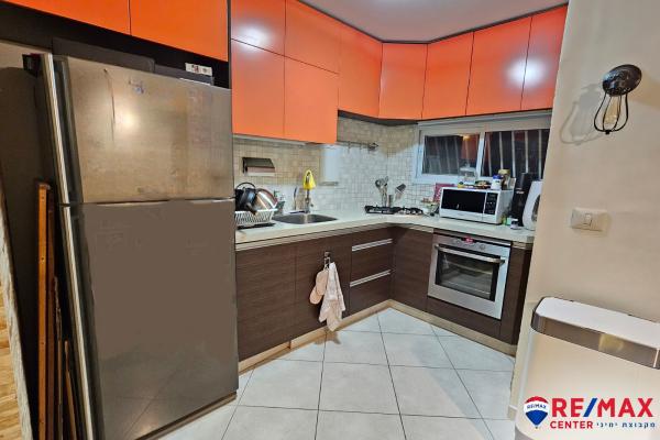 עטרות 8 (קריית שרת)