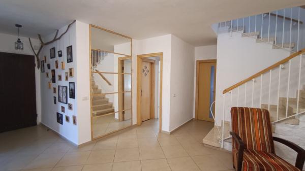 הברוש 2, עופרים